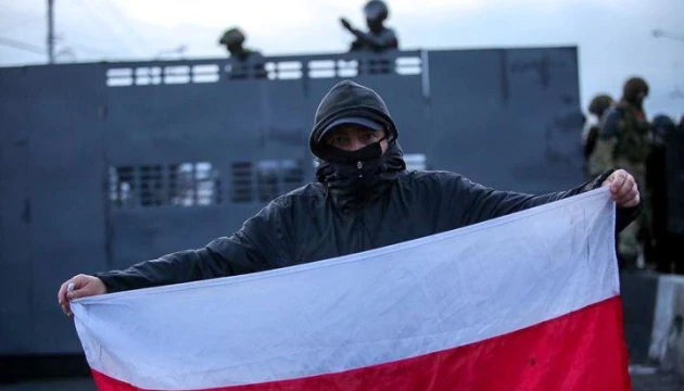 Недільний марш у Білорусі: кількість затриманих перевищує 900