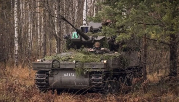 Латвія отримала від Британії 123 бронемашини