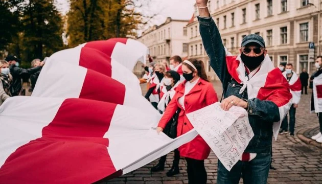 Протести у Білорусі: вже понад 140 затриманих, лунають вибухи