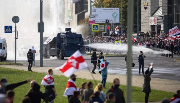У Мінську використовують водомети проти учасників акції протесту