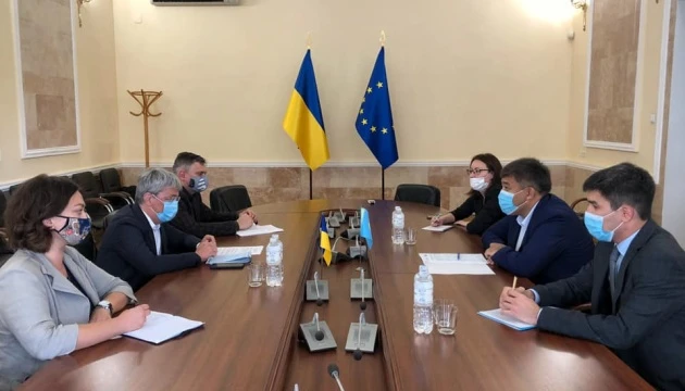 Ткаченко обговорив з послом Казахстану співпрацю у сфері культури та туризму