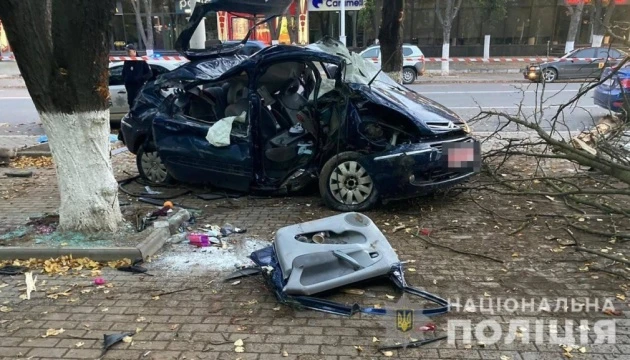 В Ізмаїлі п'яний водій в'їхав у дерево, є загиблі