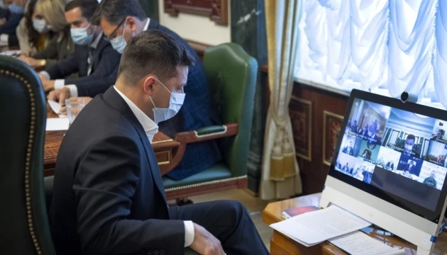 Медзаклади отримали понад 670 мільйонів на підвищені зарплати лікарям – нарада у Президента
