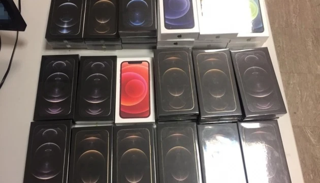 СБУ виявила нову партію контрабандних iPhone 12