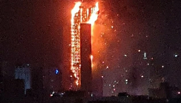 У Південній Кореї горить 33-поверховий будинок