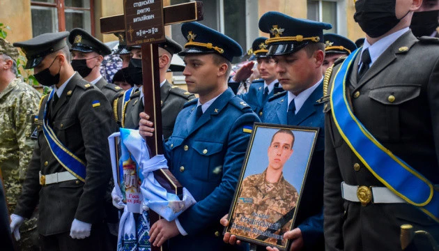 На Житомирщині прощаються з двома курсантами, які загинули в катастрофі Ан-26