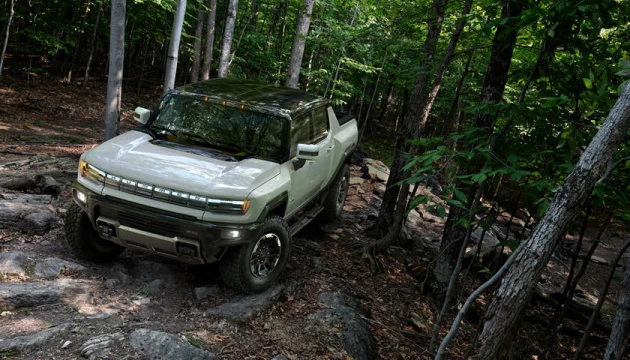 У США представили електричний Hummer на тисячу «коней»