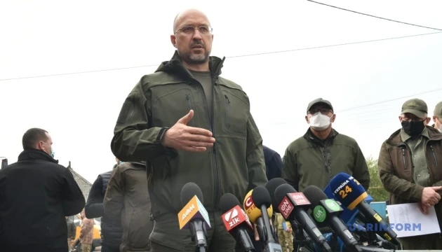 Лісові пожежі: Шмигаль дав низку доручень за підсумками поїздки на Луганщину