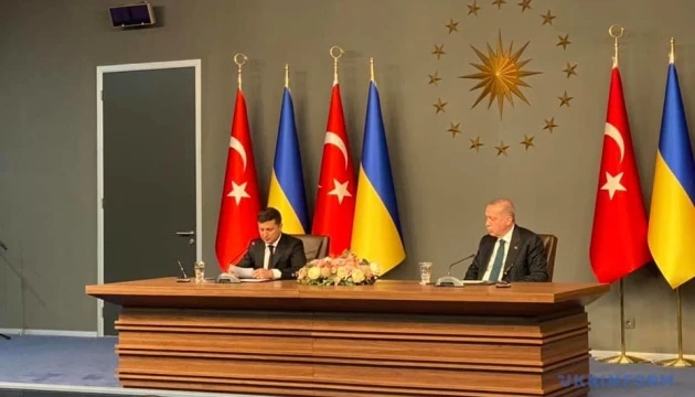 Туреччина допомагатиме у питанні звільнення українських політв'язнів - Зеленський