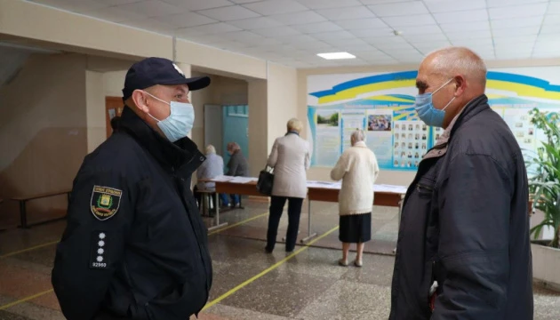 На Донеччині не відкрилися дві дільниці – поліція