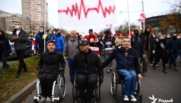 На протести у Мінську вийшли вже понад 100 тисяч осіб - ЗМІ