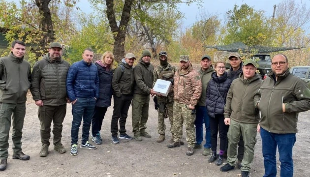 «Слуги народу» передали дрони військовим ООС