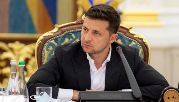 Президент вручив Збройним силам сертифікати на новітнє озброєння та техніку