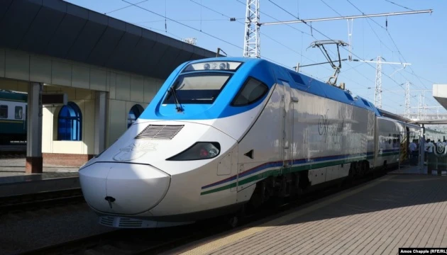 Узбекистан з понеділка закриває аеропорти та залізничні вокзали