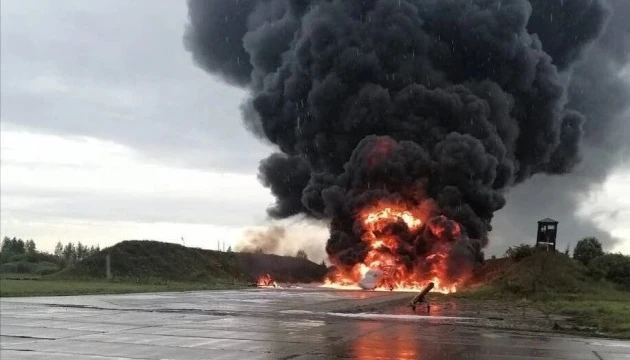 У Росії масово палають ворожі стратегічні бомбардувальники - джерела