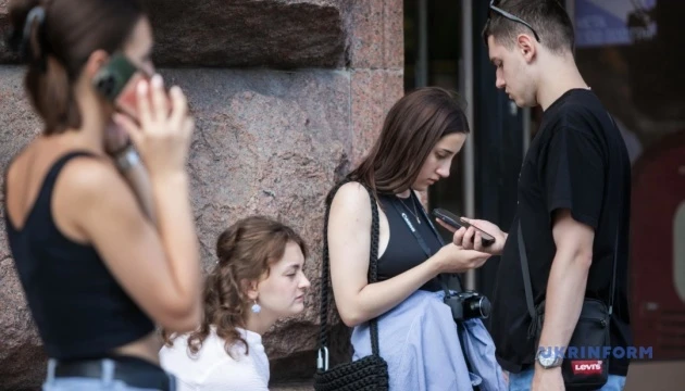 Де українці дізнаються новини та чи вміють відрізнити правду від дезінформації