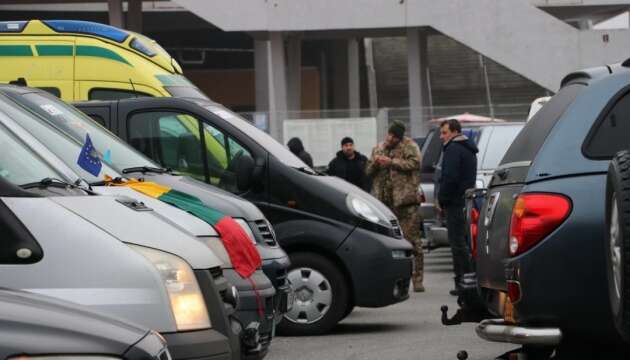 На Львівщині литовські волонтери передали воїнам позашляховики на суму понад €100 тисяч