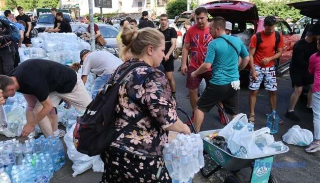 До медзакладів не надходили скарги на отруєння водою біля «Охматдиту» після ракетного удару - ЦГЗ