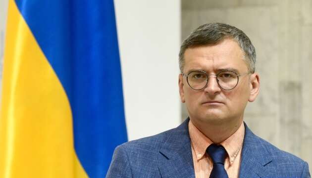 Кулеба після ранкового обстрілу закликає Захід скасувати обмеження на удари вглиб Росії