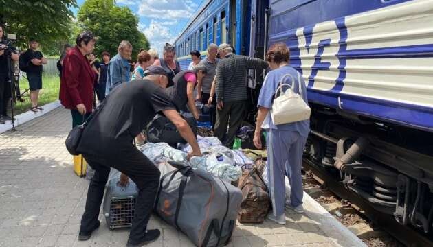 На Волинь потягом евакуювали 69 жителів Донеччини