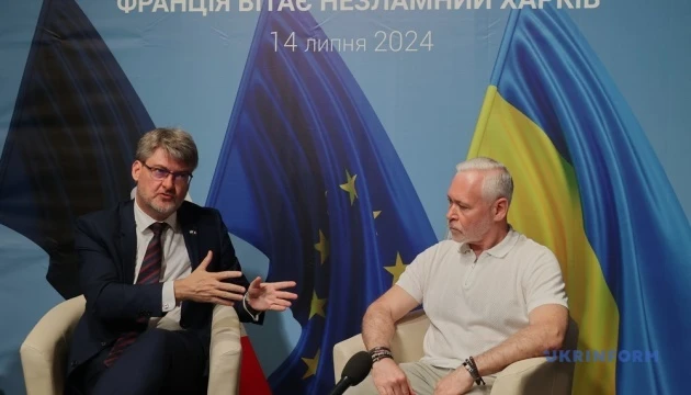 Франція передала Харкову 13 генераторів для теплових мереж