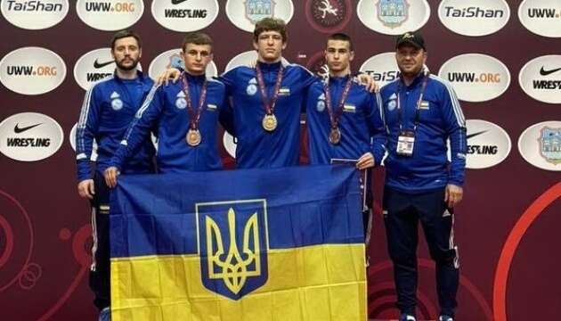 Українські борці-вільники виграли три медалі молодіжного Євро у Сербії