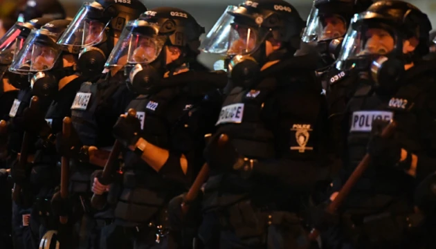 Поліція Капітолію затримала чоловіка зі зброєю, луком і стрілами