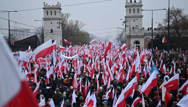 На Марш незалежності у Варшаві вийшли приблизно 100 тисяч людей