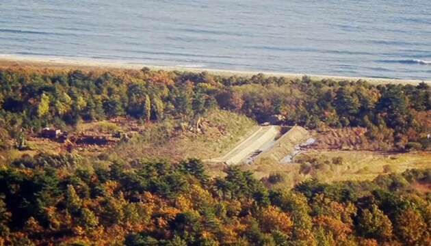 КНДР звела земляні насипи та протитанкові рови на зруйнованих дорогах до Південної Кореї