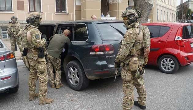 На Тернопільщині працівникам одного з районних ТЦК оголосили підозри за новими фактами