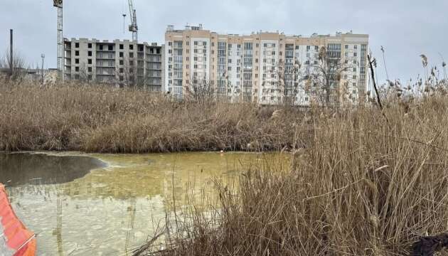 Із Південного Бугу вже відкачали 217 тонн олії