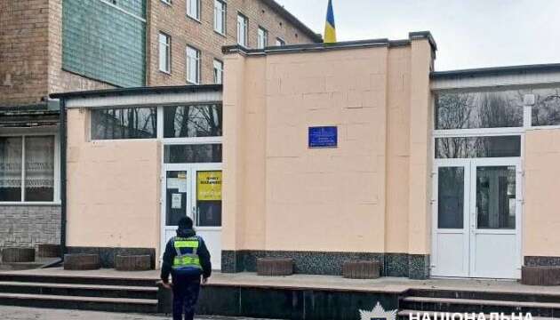 Поліція перевіряє інформацію про бійку між вчителькою й ученицею у київській школі