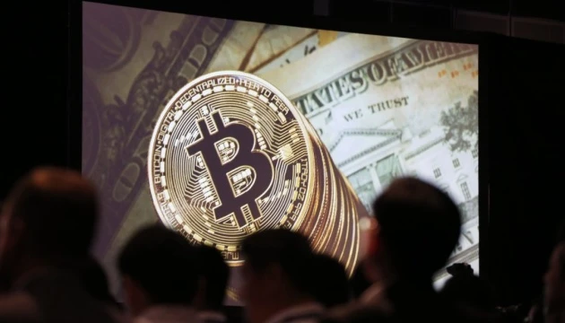 Bitcoin уперше майже за три роки пробив позначку в $16 тисяч