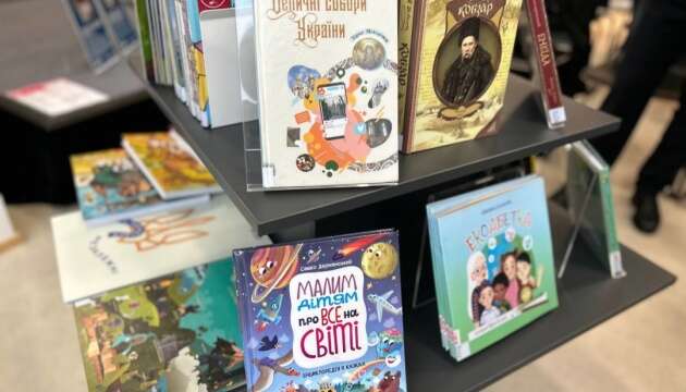 У Фінляндії відкрили п’яту «Українську книжкову поличку»