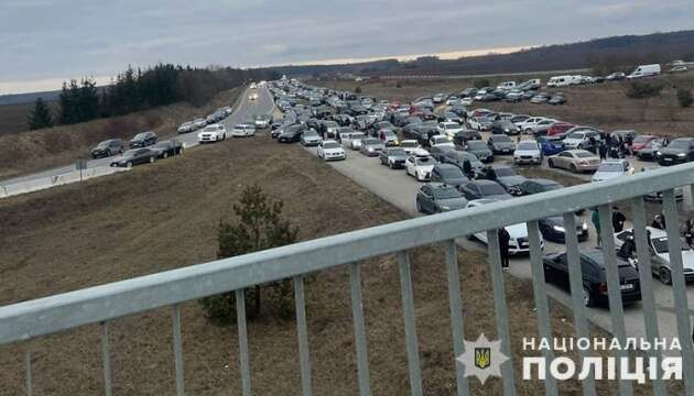 Поблизу Тернополя влаштували несанкціоновані автоперегони, поліція шукає організаторів