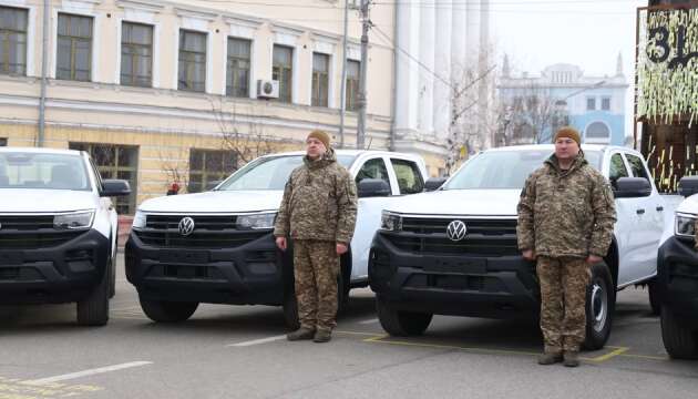 Німеччина передала Нацгвардії 16 пікапів для захисту критичної інфраструктури України