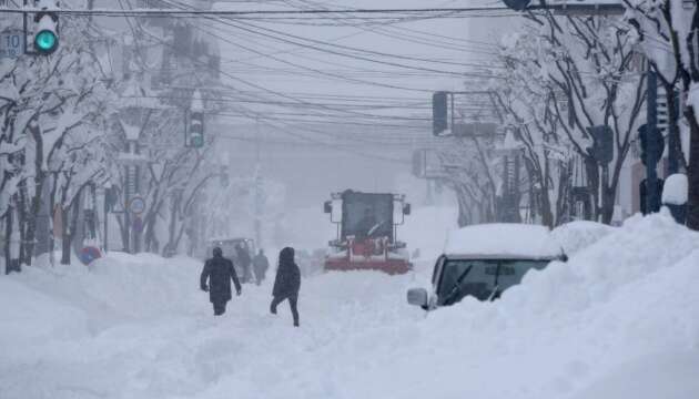 На півночі Японії випала рекордна кількість снігу