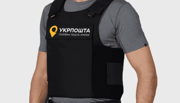 Працівники Укрпошти у бронежилетах і надалі доставлятимуть пенсії в небезпечні райони Донеччини