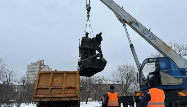 У Дарницькому районі демонтували пам’ятник екіпажу радянського бронепоїзда «Таращанець»