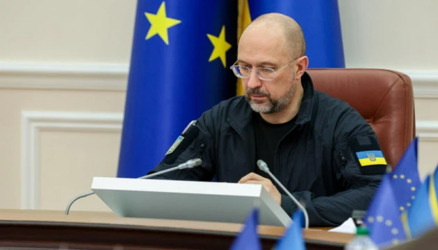 Дефіцит в енергомережі: Шмигаль закликає українців економити
