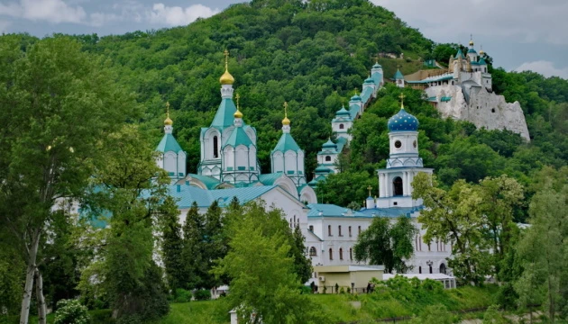 На Донеччині відкрили фотовиставку, присвячену Святогірській лаврі