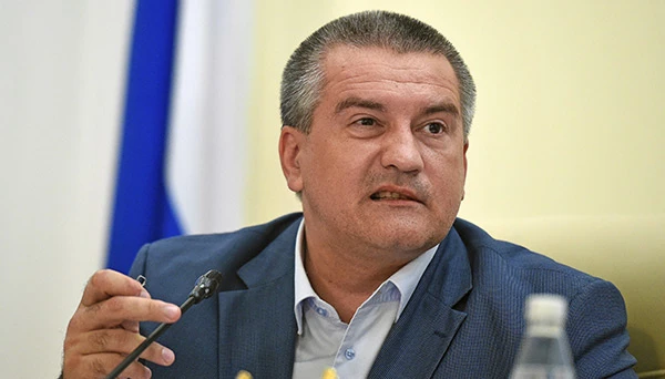 У Криму кортеж Аксьонова супроводжує авто з РЕБ - партизани