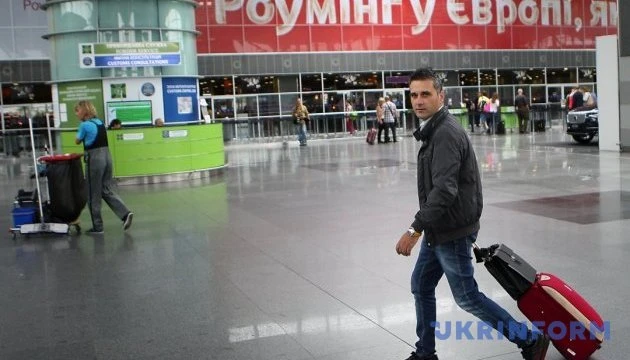 Охочі виїхати за кордон українці отримали онлайн-помічника