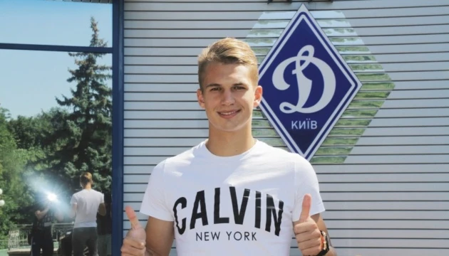 Нападник Супряга підписав новий контракт з «Динамо»