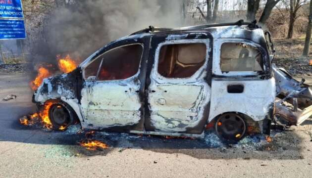 У Херсоні російський дрон атакував автомобіль телеком-оператора, є поранені