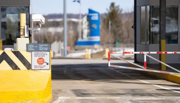 Канадських викладачів закликають утриматися від подорожей до США