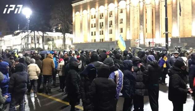 Біля парламенту Грузії відновилася акція протесту