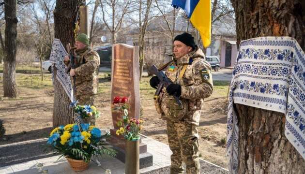 У Херсоні вшанували пам'ять тероборонівців, які загинули у Бузковому парку