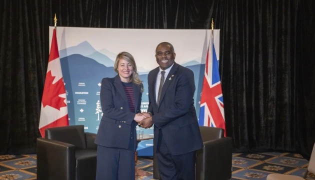 Глави МЗС Канади та Британії обговорили допомогу Україні