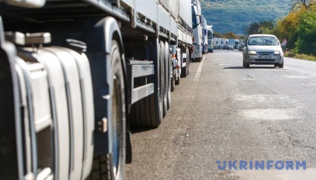 На українсько-польському кордоні майже на 30% зріс рух вантажівок